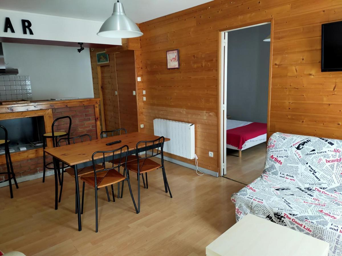 Agreable Appartement De 48 M² En Rdc Ла-Бурбуль Екстер'єр фото
